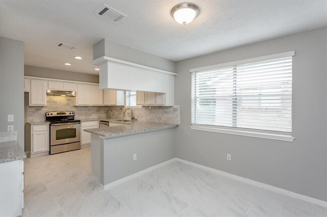 Building Photo - 2715 Colony Dr