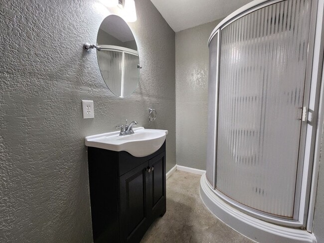 Building Photo - 112 10th St