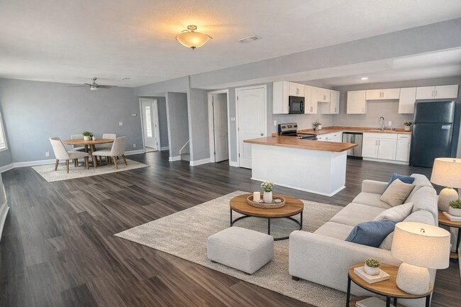 Building Photo - 3636 The Paseo