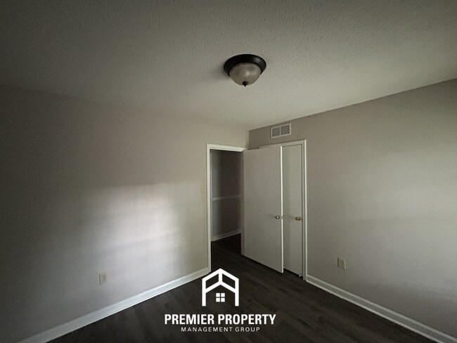 Building Photo - 3BR/2BA Memphis Rental with Attached 2-Car Garage & Hardwood Flooring