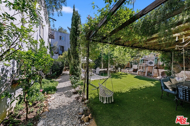 Building Photo - 2851 Seabreeze Dr