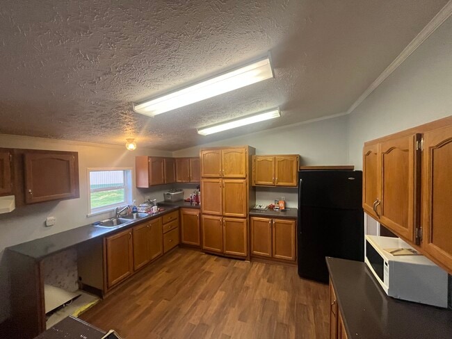Building Photo - 4421 Tamarack Rd