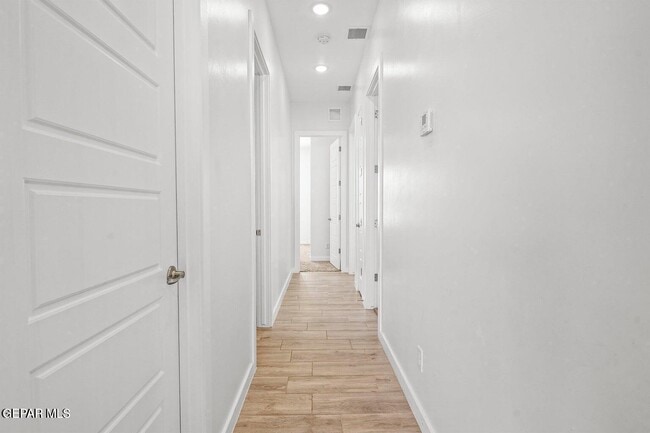 Building Photo - 717 Chatham Pl