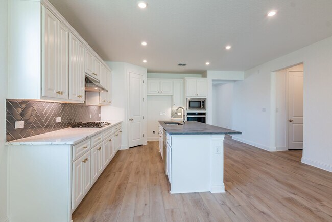 Building Photo - 1040 Villa Rialto View