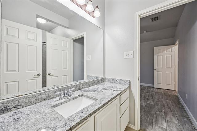 Building Photo - 813 Lake Forest Trl
