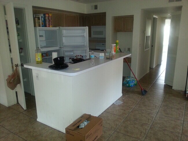 Building Photo - 2/1 Windsor at Sabal: Available  today