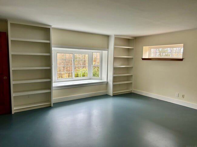 Building Photo - 199 Hoop Pole Hill Rd