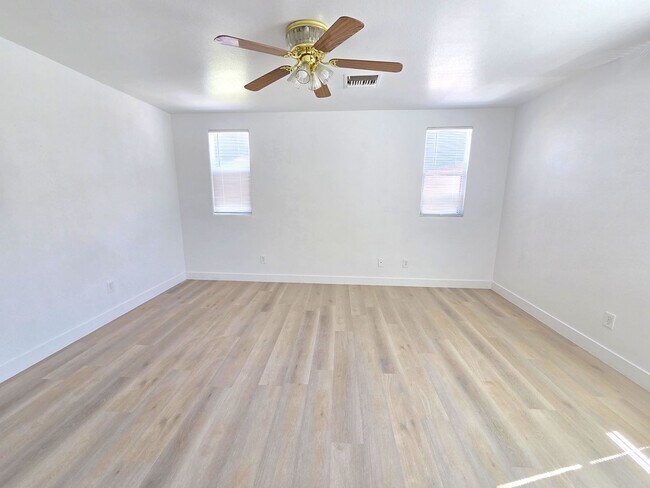 Building Photo - 5034 W Aesop Ave