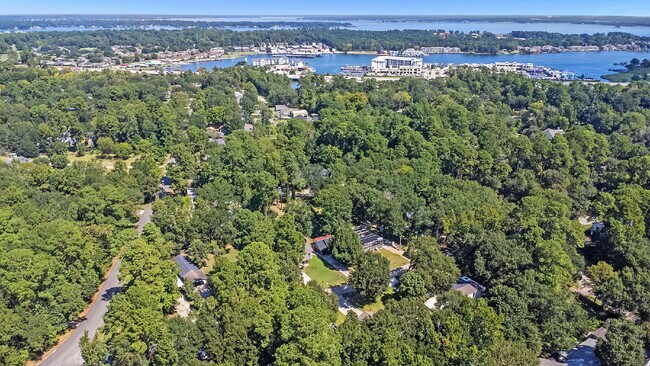 Building Photo - Live just steps from Lake Conroe in this beautifully maintained 3-bedroom, 2-bath home located in...
