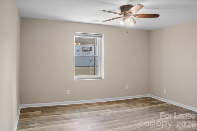 Building Photo - 300 E Gold St