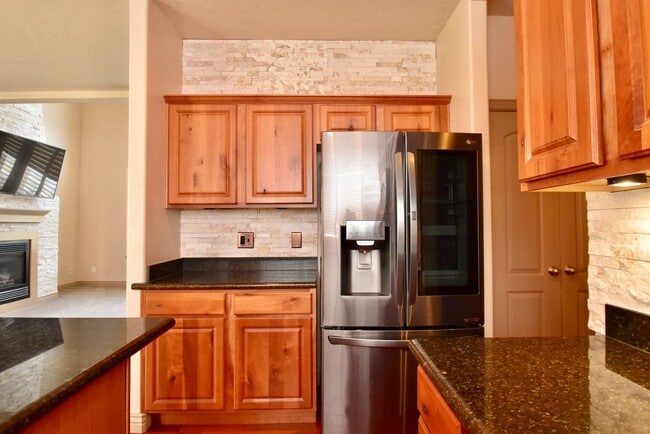 Building Photo - 3 Bed 2.5 Bath Home in HOA Community with Great Amenities!