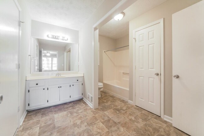 Building Photo - 3008 Cardinal Dr