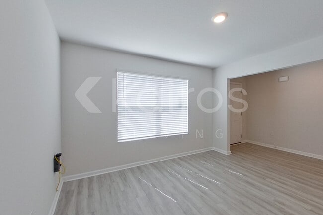 Building Photo - 321 Monarch Ln