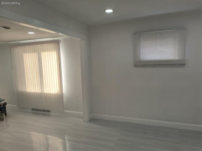 Building Photo - 18080 Westphalia St