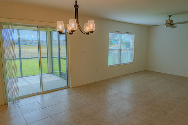 Building Photo - 275 Lake Lucerne Way