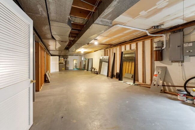Building Photo - 16 Kingston Dr