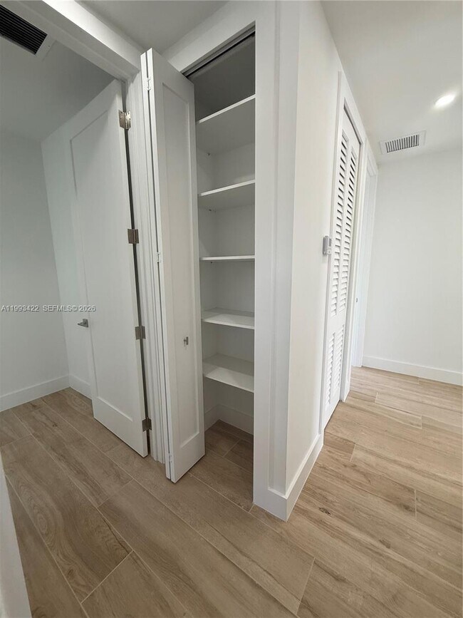 Building Photo - 1981 SW 33rd Ave