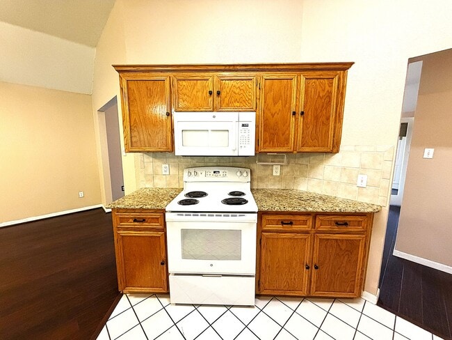 Building Photo - 405 Gina Dr