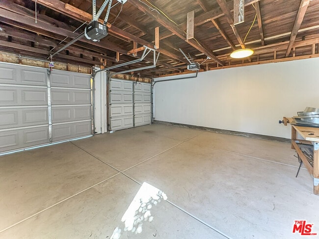 Building Photo - 1043 S Plymouth Blvd