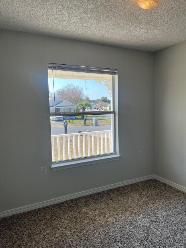 Building Photo - 5574 Huntleigh Pl