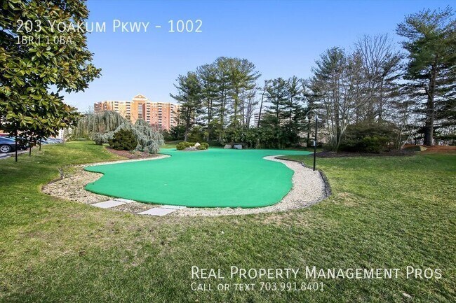 Building Photo - 203 Yoakum Pkwy