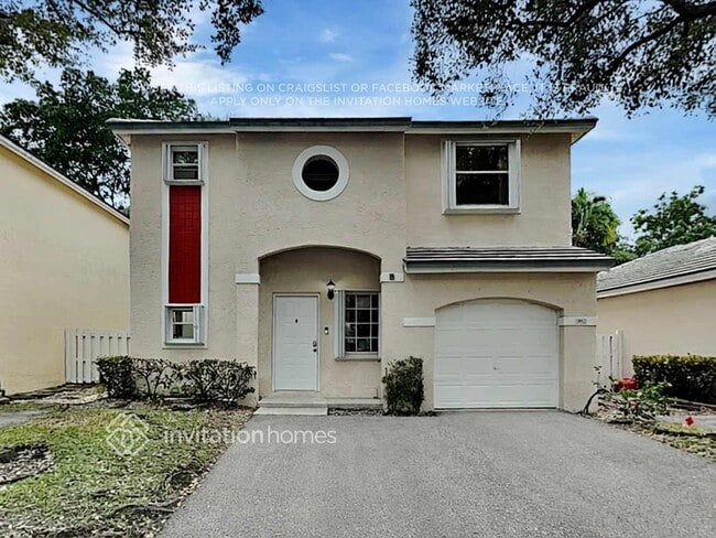 Building Photo - 9912 NW 9th Ct