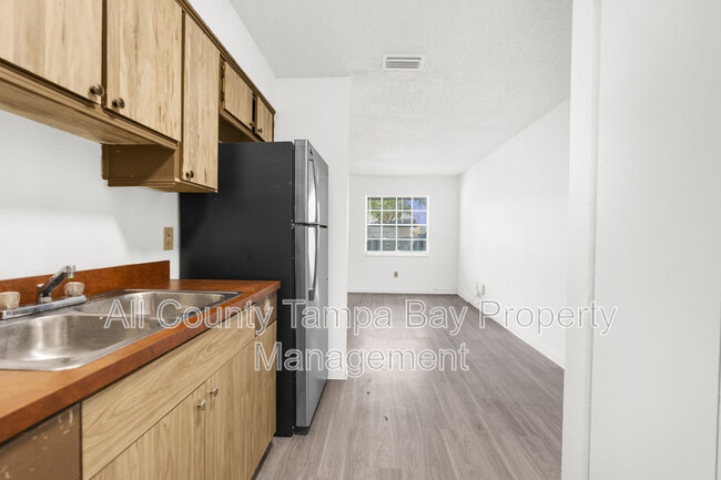Building Photo - 402 W Columbus Dr
