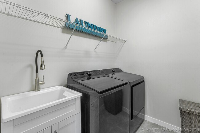 Building Photo - 610 Pioneer Way