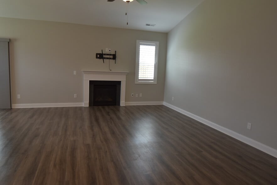 Building Photo - 3005 Primrose Ln