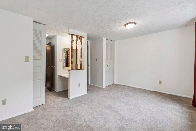 Building Photo - 8277 Crestmont Cir