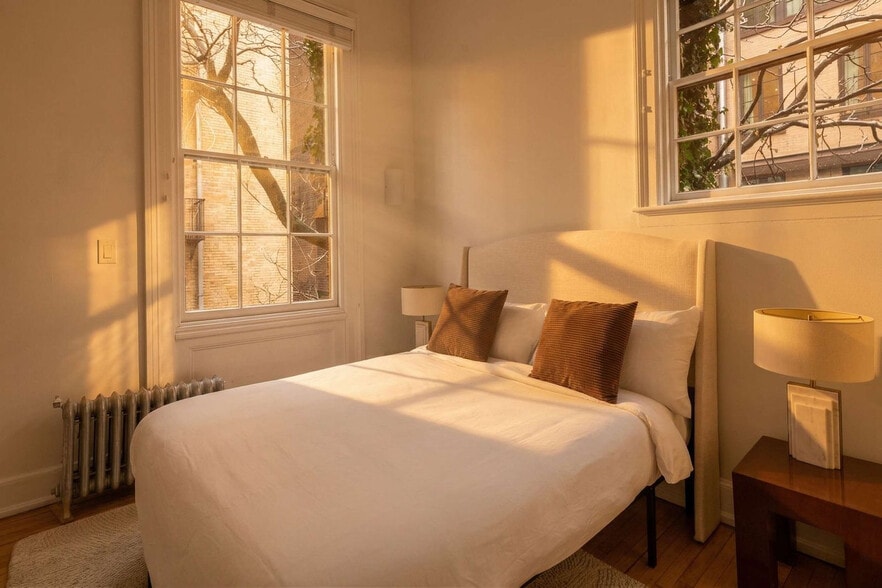 Building Photo - 3 E 9th St