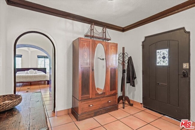 Building Photo - 6119 Del Valle Dr