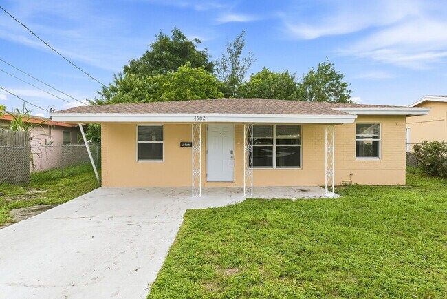 Building Photo - 4502 Greenwood Ave