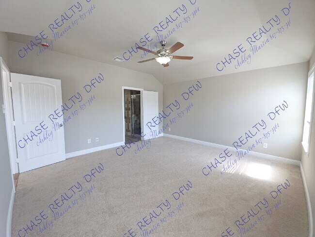 Building Photo - "Charming 3-Bedroom Retreat with 2 Full Ba...