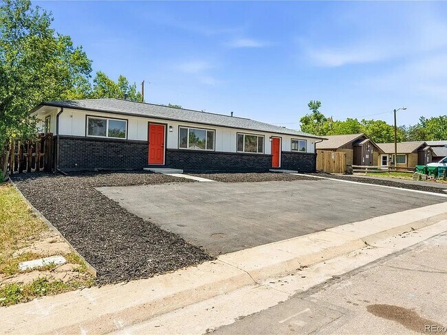 Building Photo - 715 Miller Ct