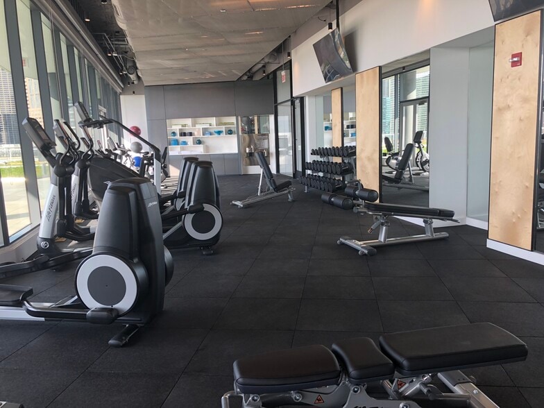 Building Photo - 701 S Wells St