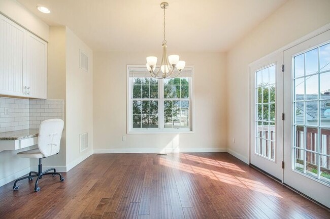 Building Photo - 803 Sunken Rd