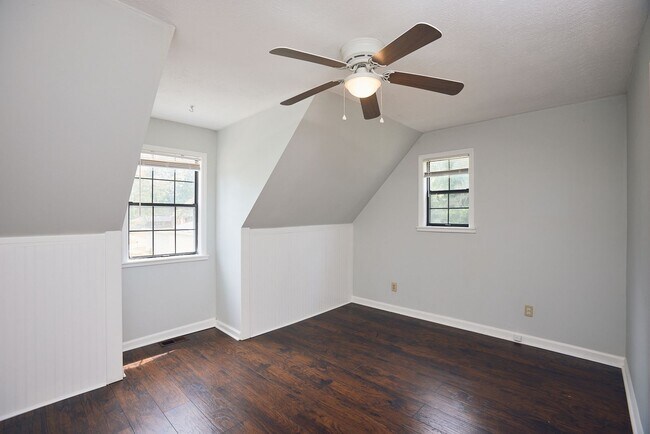 Building Photo - 2838 Mitchell Pl