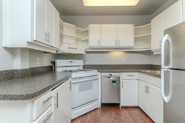 Building Photo - 402 Koch Ave