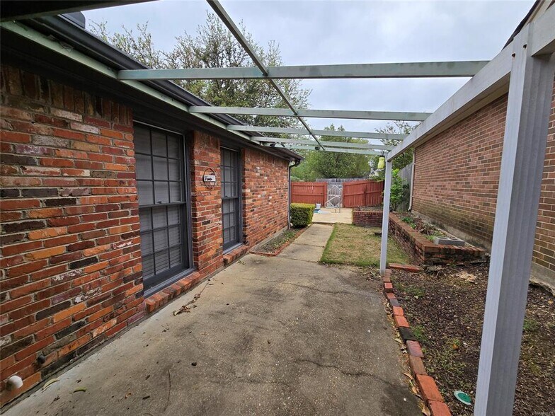 Building Photo - 1845 Young Farm Rd