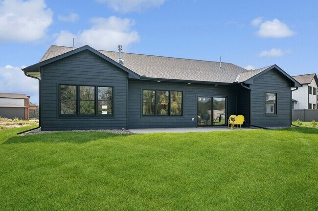 Building Photo - Stunning New Construction Home For Rent in White Bear Lake - One Level Living!