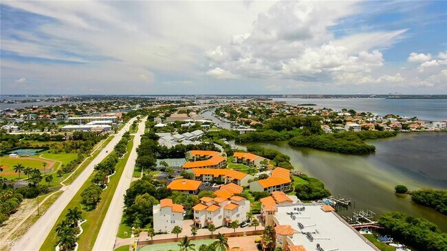 Building Photo - 1575 Pinellas Bayway S