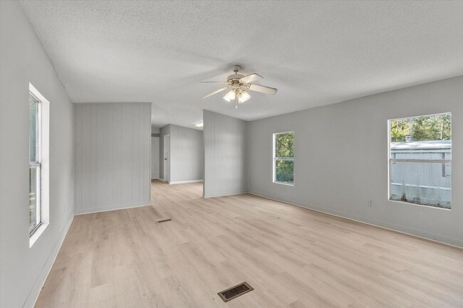 Building Photo - Completely Updated 3BR/2BA Trailer in Musc...