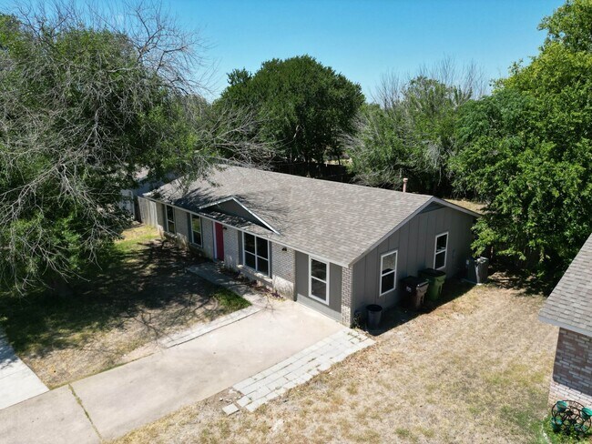 Building Photo - 1907 Bradmore Dr