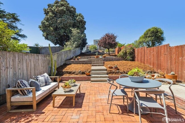 Building Photo - 845 44th Ave