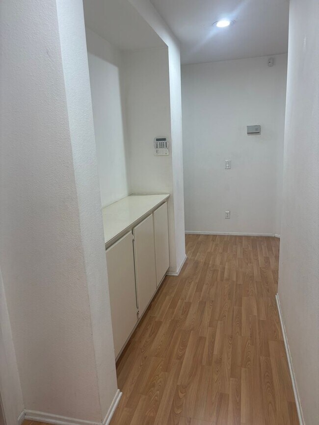 Building Photo - A $200 Move-In Special!  4-BedroomSpacious Home