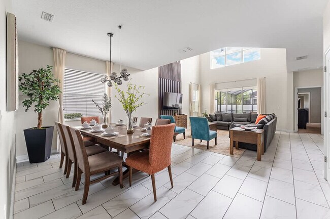 Building Photo - 4702 Sleepy Hollow Dr