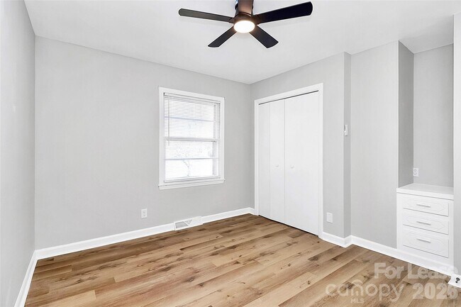 Building Photo - 526 Julia Ave