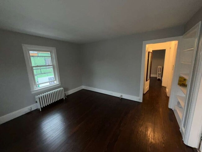 Building Photo - 35 Linden Ln