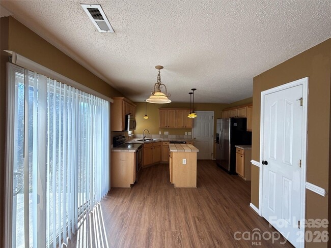 Building Photo - 7304 Ravanna Dr